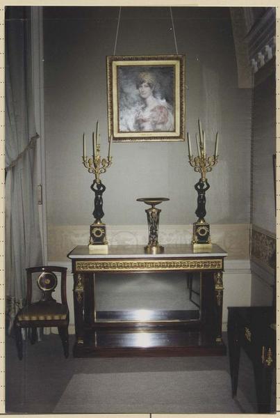 console - © Ministère de la Culture (France), Médiathèque du patrimoine et de la photographie (objets mobiliers), tous droits réservés