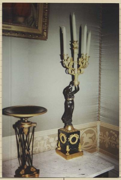 porte-luminaire (athénienne) - © Ministère de la Culture (France), Médiathèque du patrimoine et de la photographie (objets mobiliers), tous droits réservés