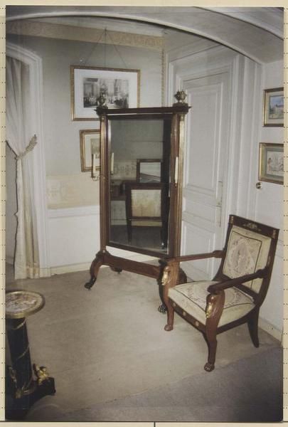 table en guéridon (guéridon tripode) - © Ministère de la Culture (France), Médiathèque du patrimoine et de la photographie (objets mobiliers), tous droits réservés