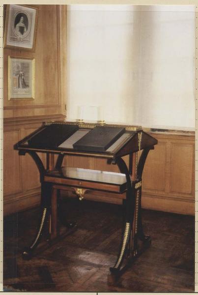 table à écrire - © Ministère de la Culture (France), Médiathèque du patrimoine et de la photographie (objets mobiliers), tous droits réservés