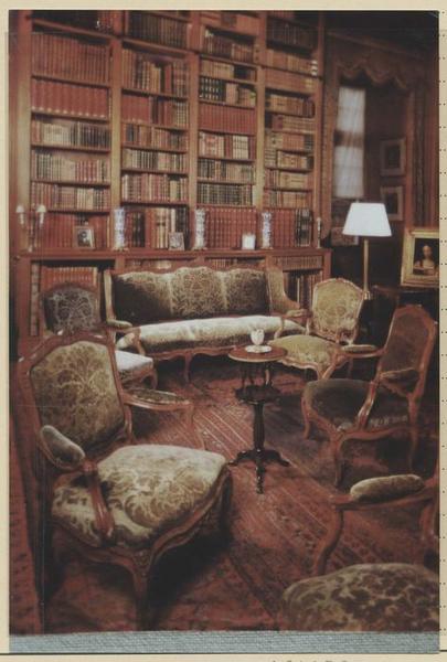 mobilier de salon : canapé à oreilles et 5 fauteuils - © Ministère de la Culture (France), Médiathèque du patrimoine et de la photographie (objets mobiliers), tous droits réservés