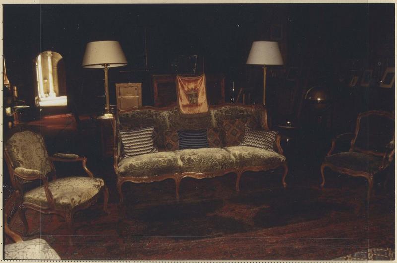 mobilier de salon : canapé à oreilles et fauteuils - © Ministère de la Culture (France), Médiathèque du patrimoine et de la photographie (objets mobiliers), tous droits réservés