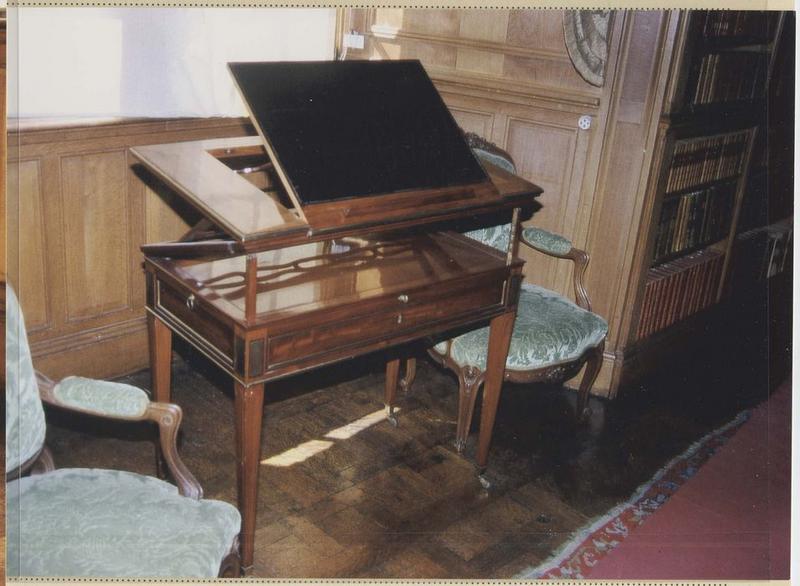 table à la Tronchin - © Ministère de la Culture (France), Médiathèque du patrimoine et de la photographie (objets mobiliers), tous droits réservés