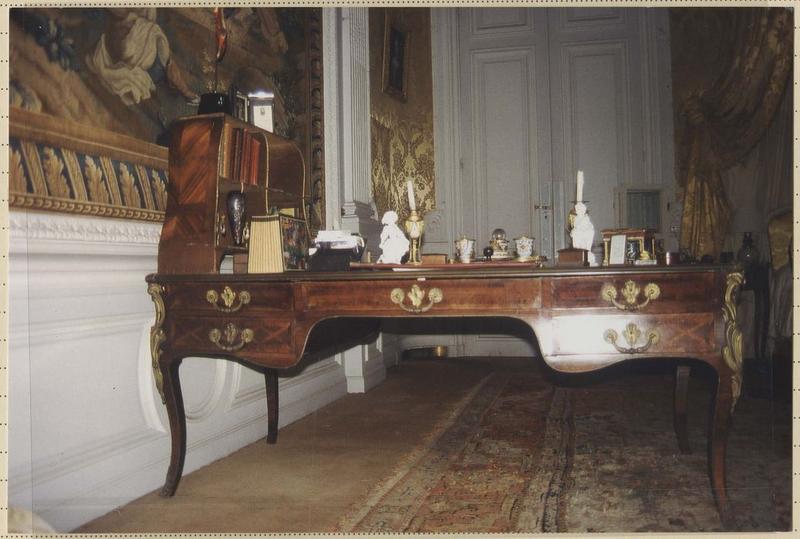 bureau et cartonnier - © Ministère de la Culture (France), Médiathèque du patrimoine et de la photographie (objets mobiliers), tous droits réservés