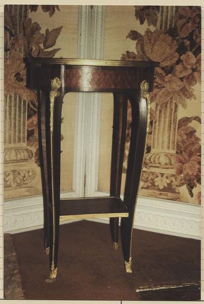 table, style Louis XV - © Ministère de la Culture (France), Médiathèque du patrimoine et de la photographie (objets mobiliers), tous droits réservés