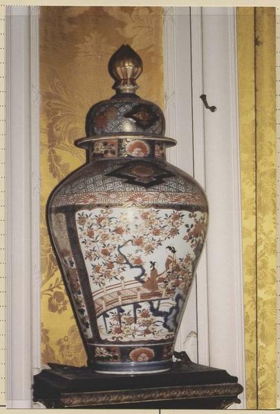 1 potiche couverte en porcelaine, n°inv.312 - © Ministère de la Culture (France), Médiathèque du patrimoine et de la photographie (objets mobiliers), tous droits réservés