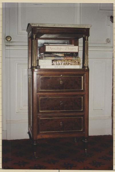 cabinet (meuble d'appui) - © Ministère de la Culture (France), Médiathèque du patrimoine et de la photographie (objets mobiliers), tous droits réservés