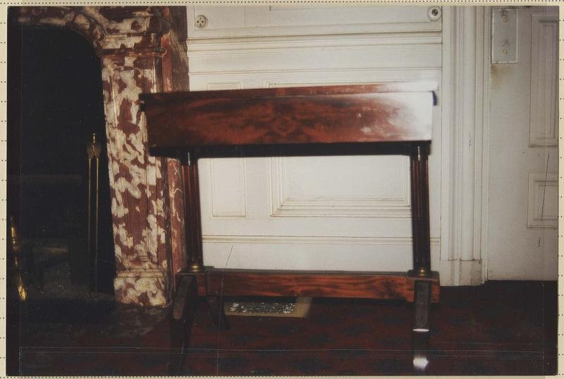 table - © Ministère de la Culture (France), Médiathèque du patrimoine et de la photographie (objets mobiliers), tous droits réservés