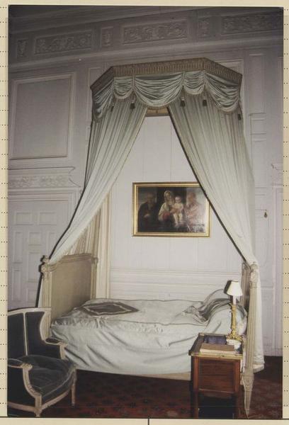 lit et dais de lit - © Ministère de la Culture (France), Médiathèque du patrimoine et de la photographie (objets mobiliers), tous droits réservés