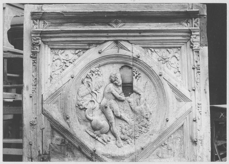 porte : Hercule et le lion de Némée