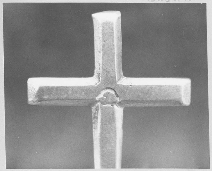coffret aux saintes huiles (boîte aux saintes huiles), détail de la croix