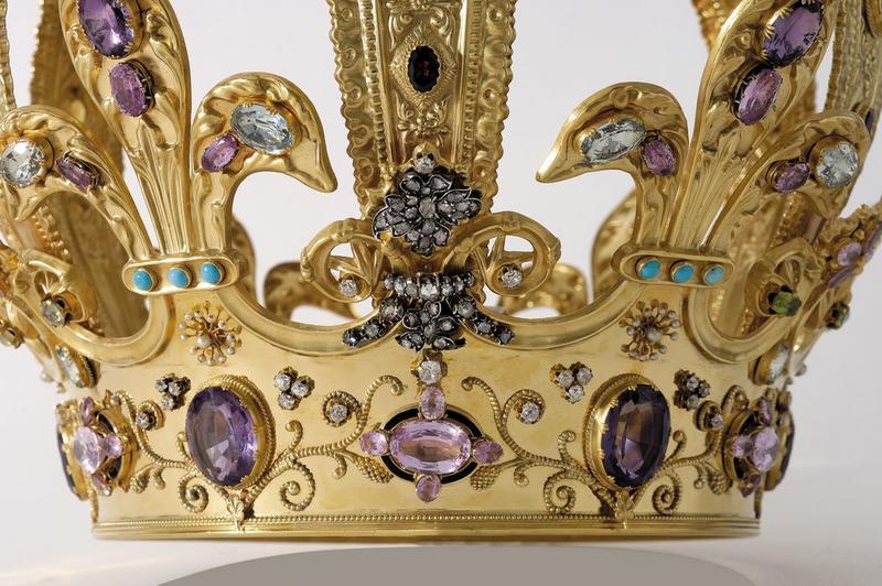 couronne de la Vierge - © Ministère de la culture (France), Médiathèque du patrimoine et de la photographie, tous droits réservés ; conseil général du Maine-et-Loire