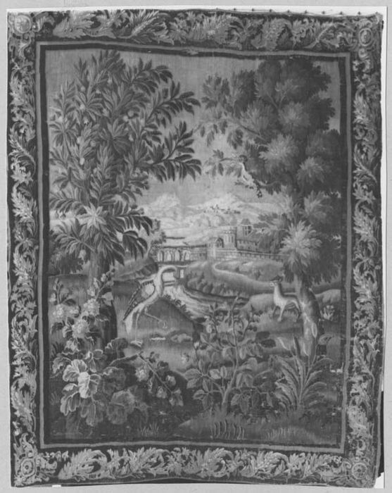 pièce murale : (verdure) Pont, échassier et mammifère