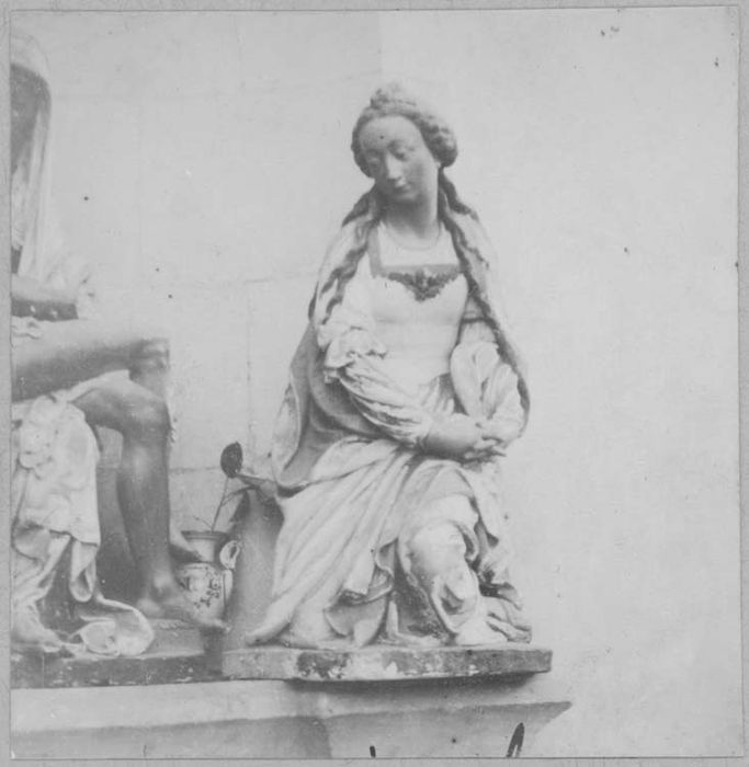 groupe sculpté : Vierge de Pitié entre Madeleine et saint François d'Assise, détail