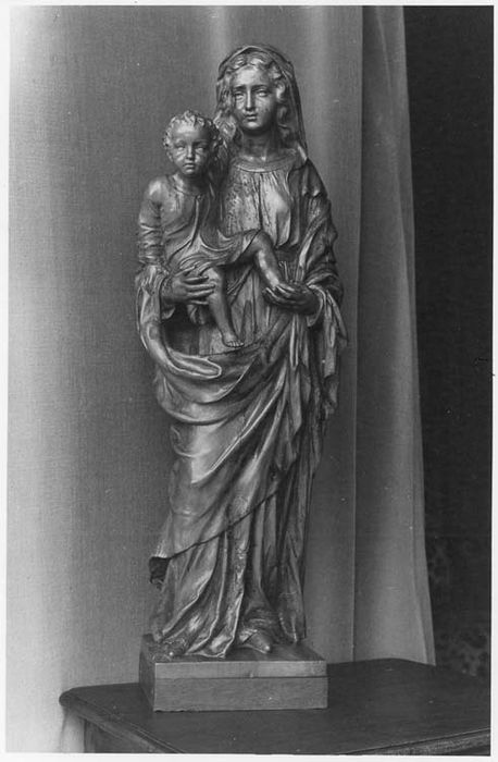 Statue : Vierge à l'Enfant