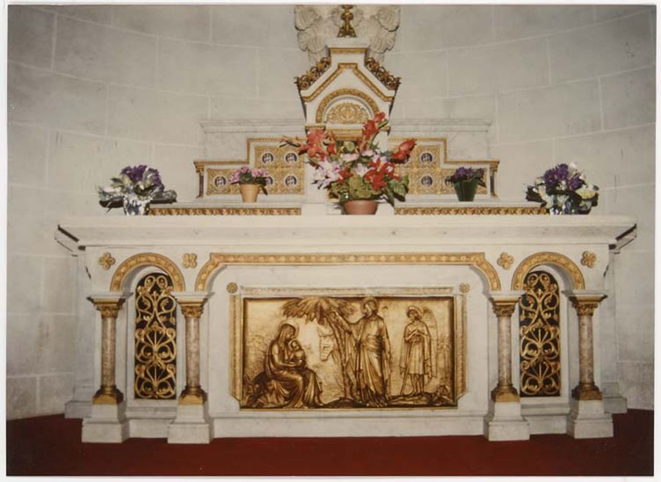 autel de Saint-Joseph, gradin d'autel, tabernacle et bas-relief: Repasa de la Sainte Famille - © Ministère de la Culture (France), Médiathèque du patrimoine et de la photographie, diffusion GrandPalaisRmn Photo