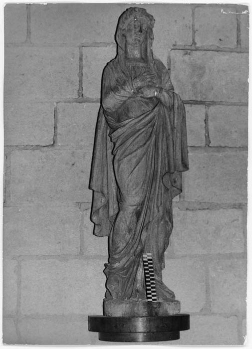 Statue de calvaire (fragment) : Vierge