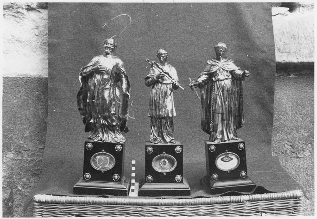 trois statuettes-reliquaires : Saint Vincent de Paul, Saint Bernard et Saint Charles Borromée