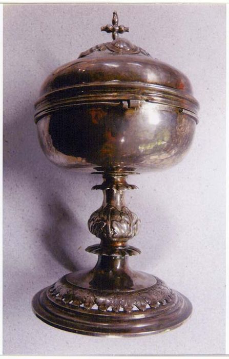 ciboire des malades des hospitalières de Beaupréau - © Ministère de la Culture (France), Médiathèque du patrimoine et de la photographie, diffusion GrandPalaisRmn Photo