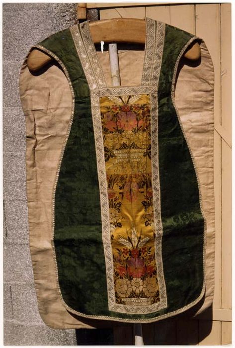 chasuble, étole et manipule (ornement vert) - © Ministère de la Culture (France), Médiathèque du patrimoine et de la photographie, diffusion GrandPalaisRmn Photo