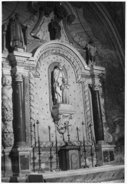 retable de Saint-Jean-Baptiste et quatre statues : Saint Jean-Baptiste, Saint Joseph et l'Enfant Jésus, Saint Eutrope (ou Saint Aignan ?) et Saint Fiacre