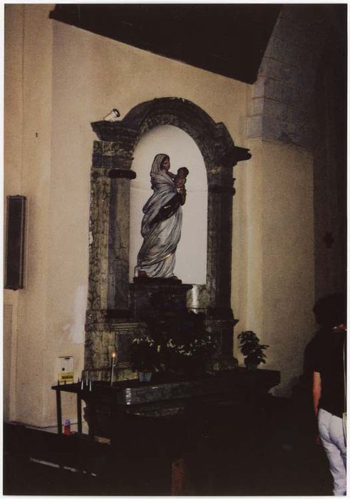 autel latéral de la Vierge et son retable