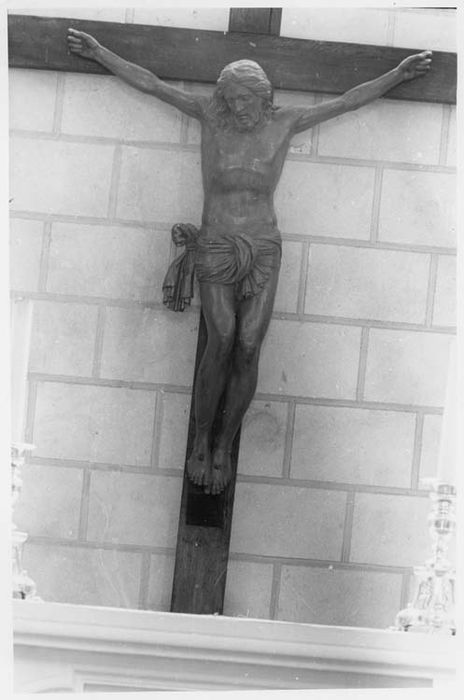 Statue : Christ en croix