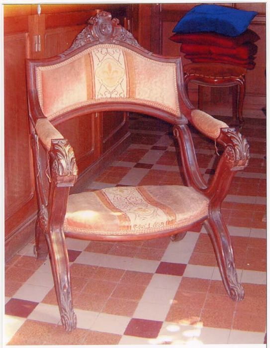 prie-Dieu aux armes de Monseigneur Joseph Rumeau - © Ministère de la Culture (France), Médiathèque du patrimoine et de la photographie, diffusion GrandPalaisRmn Photo