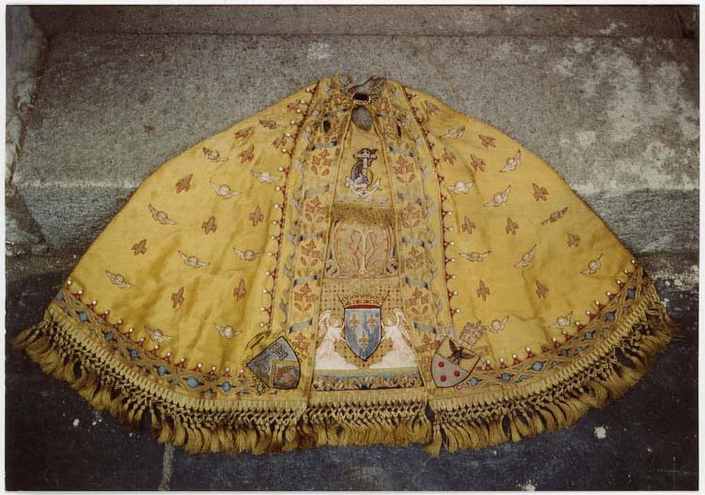 manteau de la statue de la Vierge - © Ministère de la Culture (France), Médiathèque du patrimoine et de la photographie, diffusion GrandPalaisRmn Photo