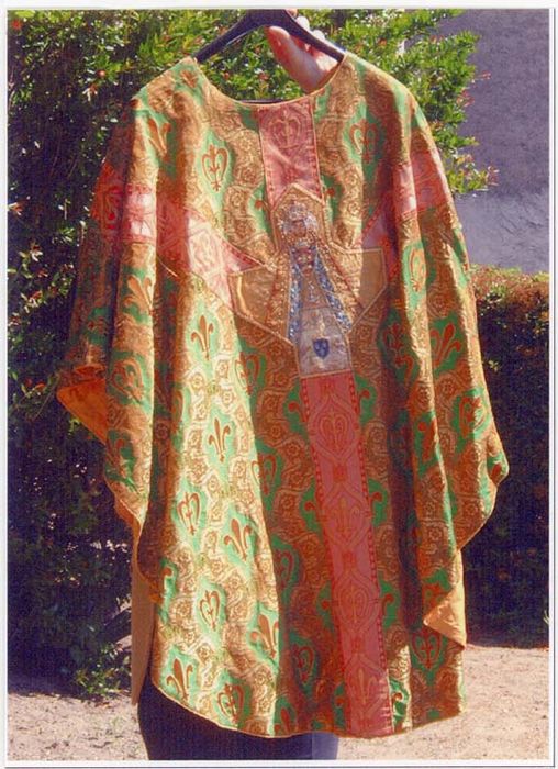 Chasuble, chape et étole de clerc (ornement vert)