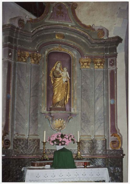 autel latéral de la Vierge et son retable, statue : Vierge à l’Enfant, deux flambeaux - © Ministère de la Culture (France), Médiathèque du patrimoine et de la photographie, diffusion GrandPalaisRmn Photo