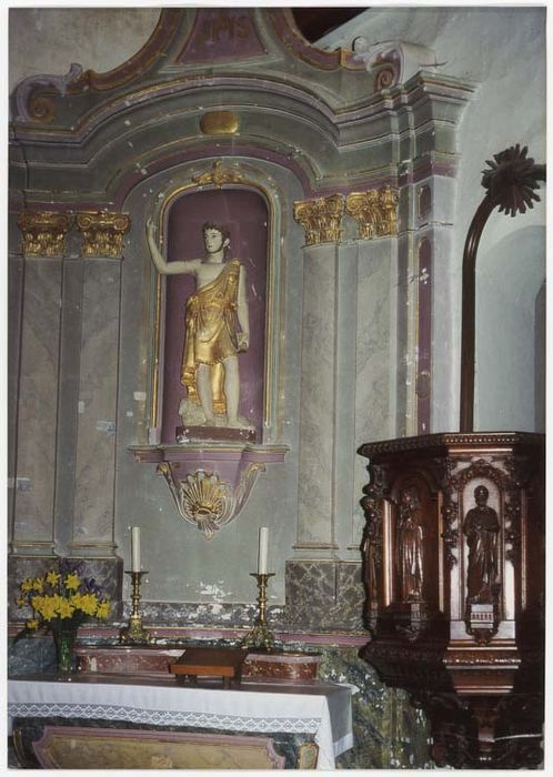 autel latéral de Saint-Jean-Baptiste et son retable, statue : Saint Baptiste, deux flambeau - © Ministère de la Culture (France), Médiathèque du patrimoine et de la photographie, diffusion GrandPalaisRmn Photo
