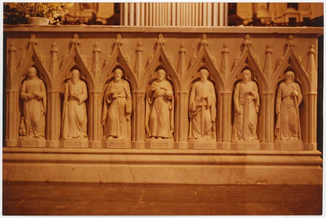 autel (maître-autel) ,sept statuette : Christ entouré des apôtres - © Ministère de la Culture (France), Médiathèque du patrimoine et de la photographie, diffusion GrandPalaisRmn Photo