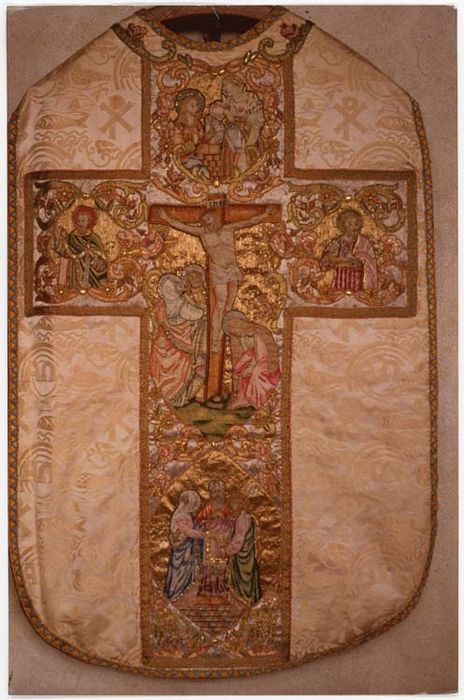 chasuble, ornement liturgique blanc