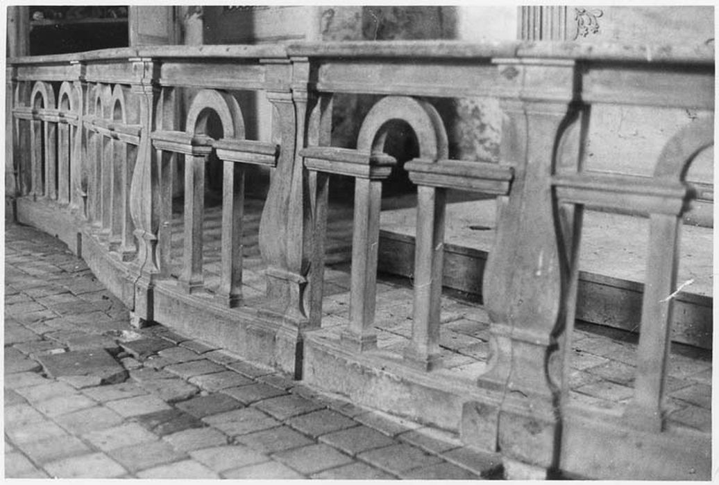 clôture d'autel (table de communion)