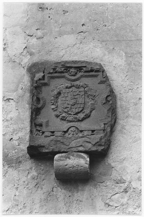 Relief (pierre) aux armes de Vieilleville