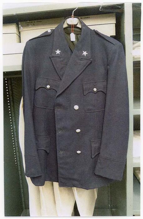 uniforme de gardien : veste, (photocopie numérisée)