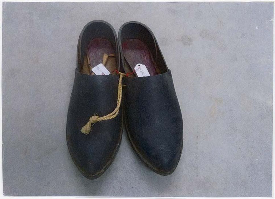 paire de chaussures (galoches), (photocopie numérisée)