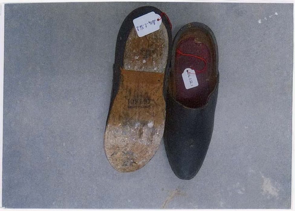 paire de chaussures (galoches), (photocopie numérisée)