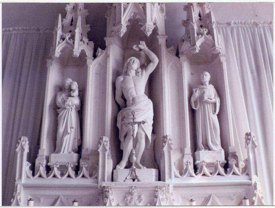 Autel latéral sud et trois statues : Saint Sébastien, Sainte Julitte et Saint François de Paul