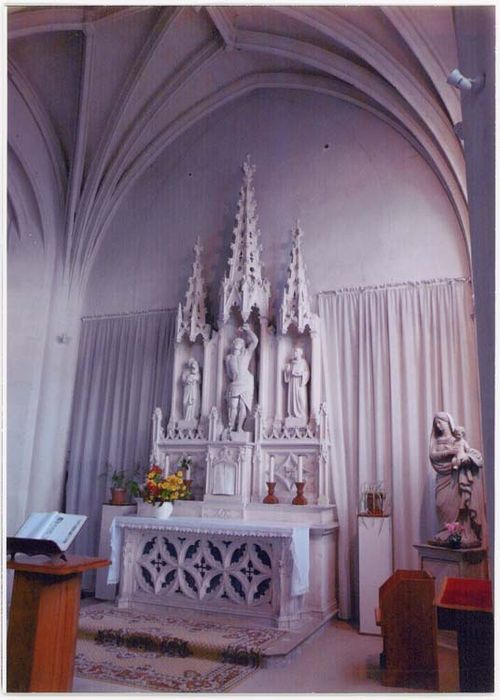 détail, autel latéral sud et trois statues : Saint Sébastien, Sainte Julitte et Saint François de Paul - © Ministère de la Culture (France), Médiathèque du patrimoine et de la photographie, diffusion GrandPalaisRmn Photo