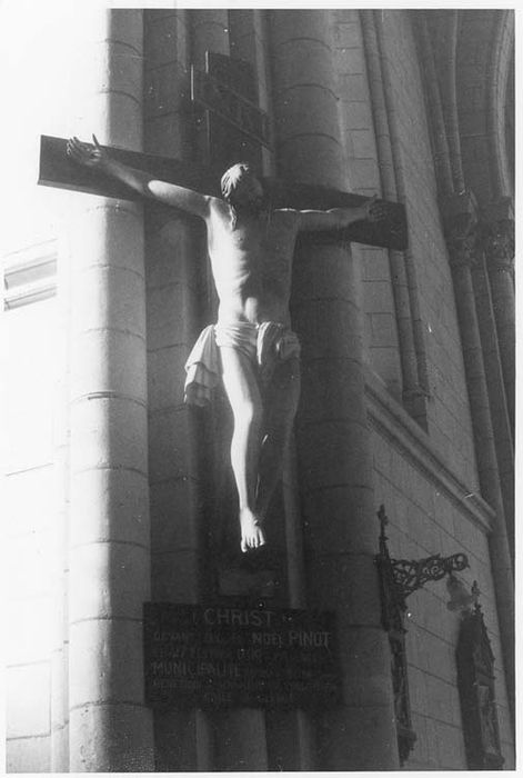statue : Christ en croix - © Ministère de la Culture (France), Médiathèque du patrimoine et de la photographie, diffusion GrandPalaisRmn Photo