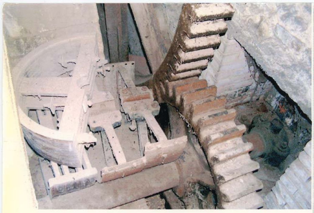 moteur hydraulique, roue hydraulique verticale, paire de meules
