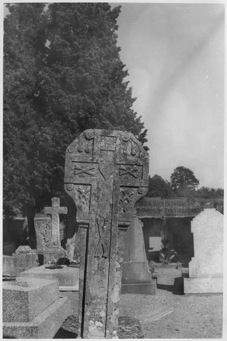 détails, croix de cimetière et monument funéraire - © Ministère de la Culture (France), Médiathèque du patrimoine et de la photographie, diffusion GrandPalaisRmn Photo