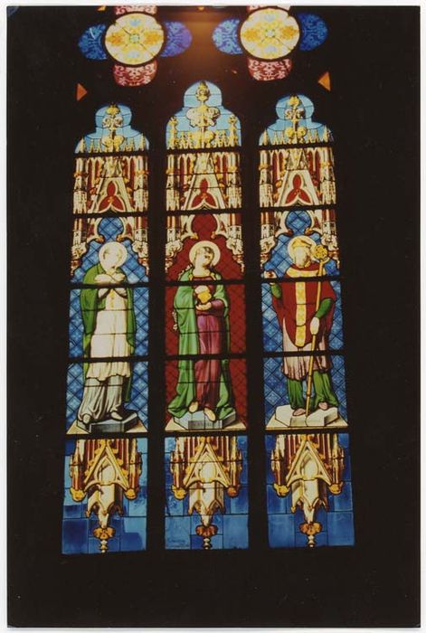 verrière F0 : Saint Louis de Gonzague, sainte Madeleine et saint Augustin - © Ministère de la Culture (France), Médiathèque du patrimoine et de la photographie, diffusion GrandPalaisRmn Photo