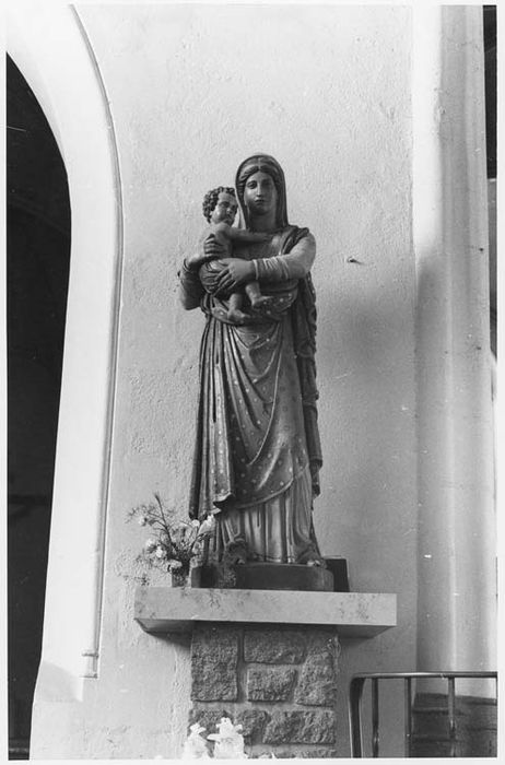 Statue : Vierge à l'Enfant