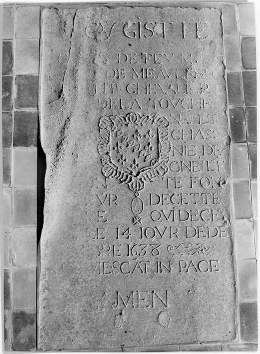 dalle funéraire de René de Meaulnes