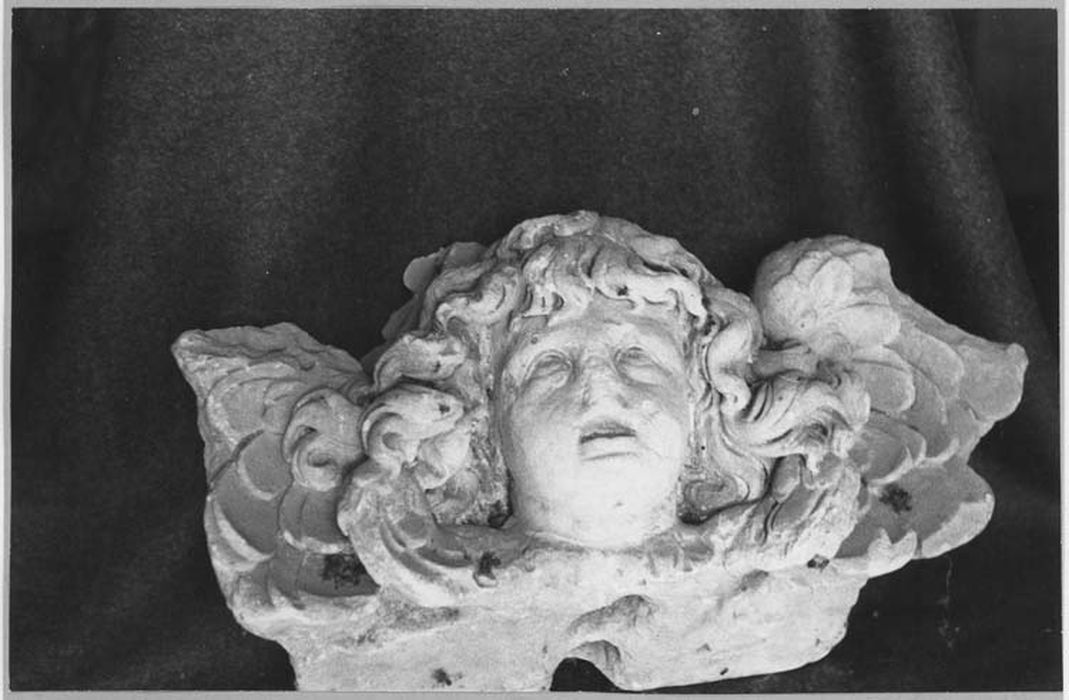 Fragment de relief : Tête d'angelot