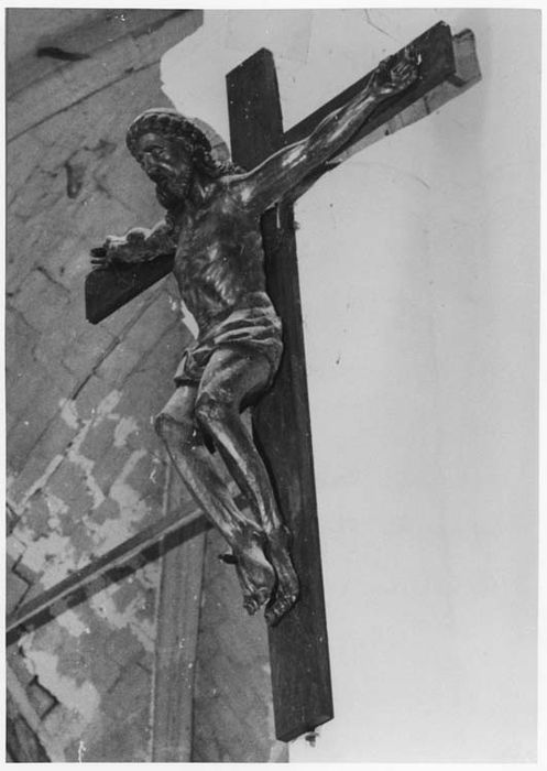 Statue : Christ en croix