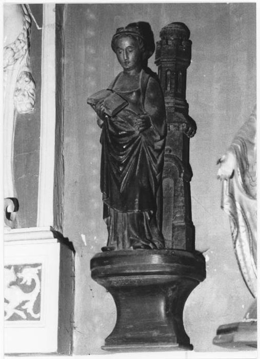 statue : Sainte Barbe